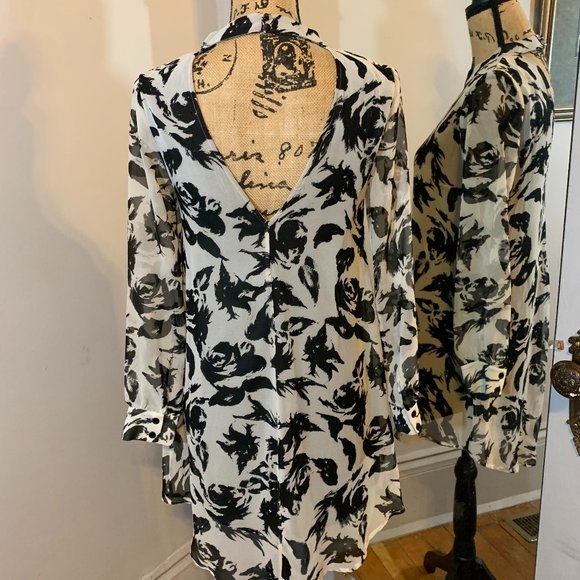 ASTR Cutout Back Long Sleeve Shift Dress - Picture 3 of 7